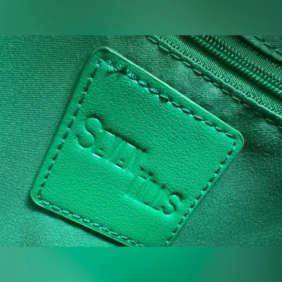 Seven Hills Faux Leather Kelly Green Circle Bag Sporty Crossbody Strap - Picture 7 of 14